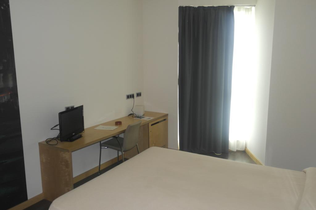 Gobeo Park Hotel บิโตเรีย-กัสเตซ ภายนอก รูปภาพ